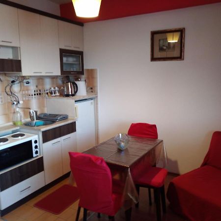 Skopje City Center Red Apartment Buitenkant foto