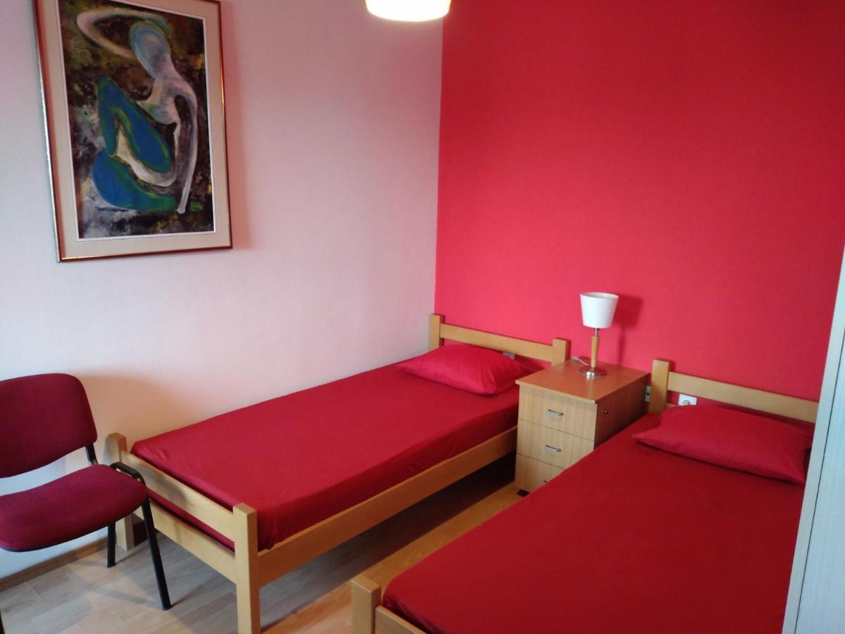 Skopje City Center Red Apartment Buitenkant foto