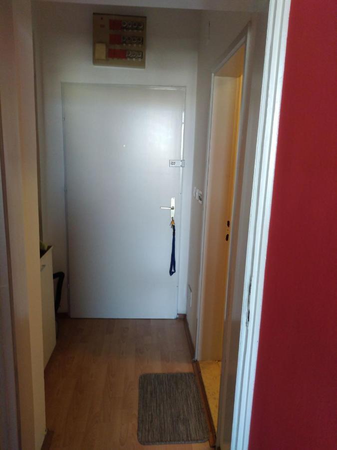 Skopje City Center Red Apartment Buitenkant foto