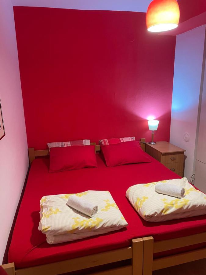Skopje City Center Red Apartment Buitenkant foto