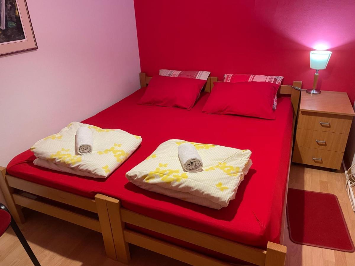 Skopje City Center Red Apartment Buitenkant foto